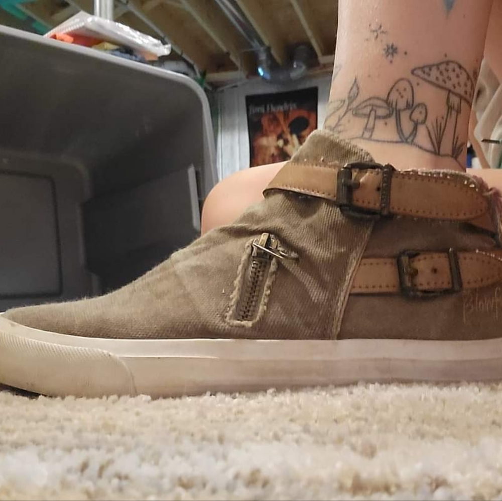 High top blowfish sneaker